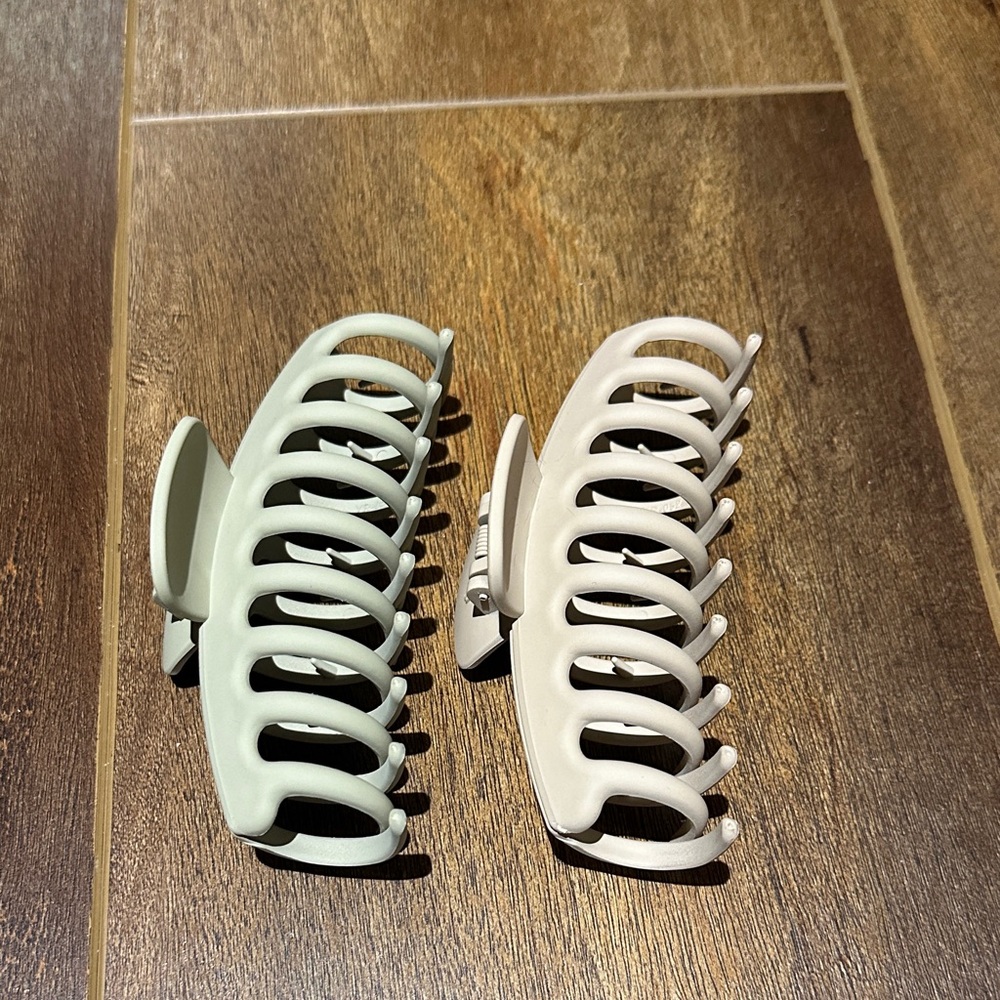 Set of Two Hair Claw Clips in Green and Beige